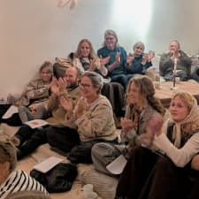 Publikum til live koncert med Kosmisk LIndeblomst. Foto: Uffe Kurzweill.