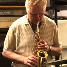 Ulrik Bencard spiller saxofon. Foto: Martha Fly.
